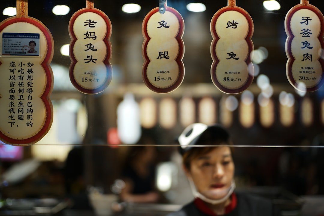 配图